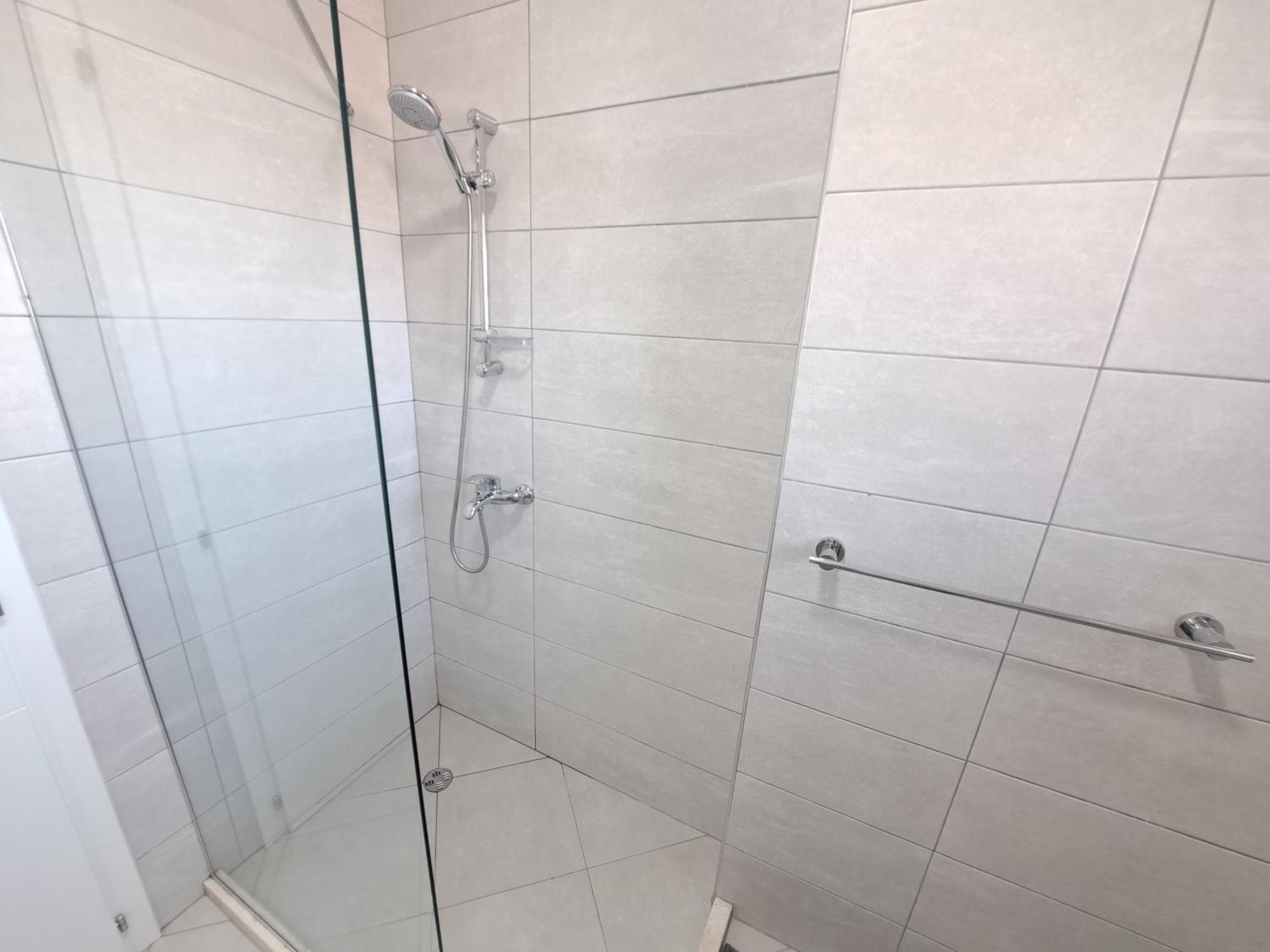 Pazari Luxury Central Apartment Tirana Esterno foto