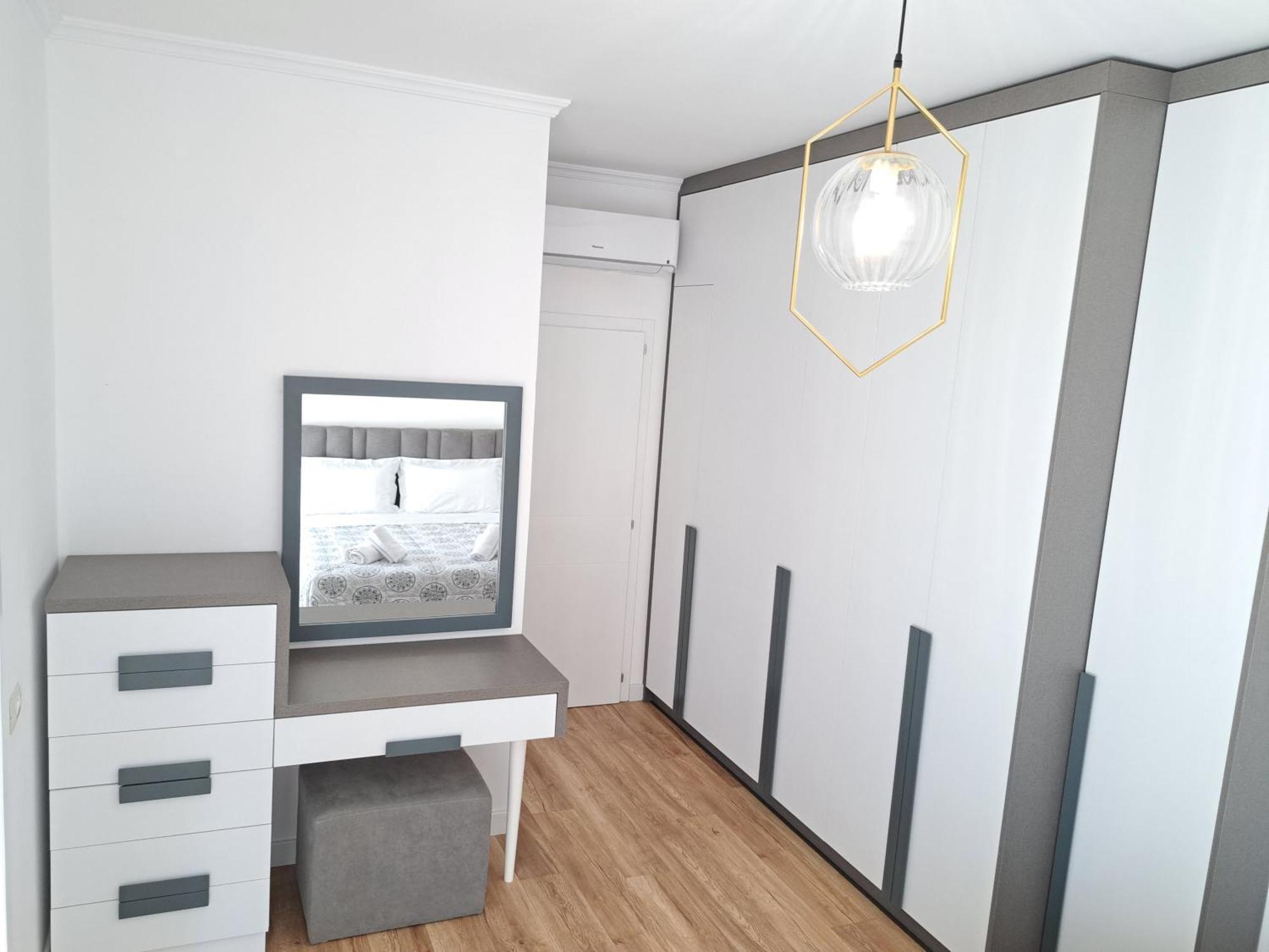 Pazari Luxury Central Apartment Tirana Esterno foto