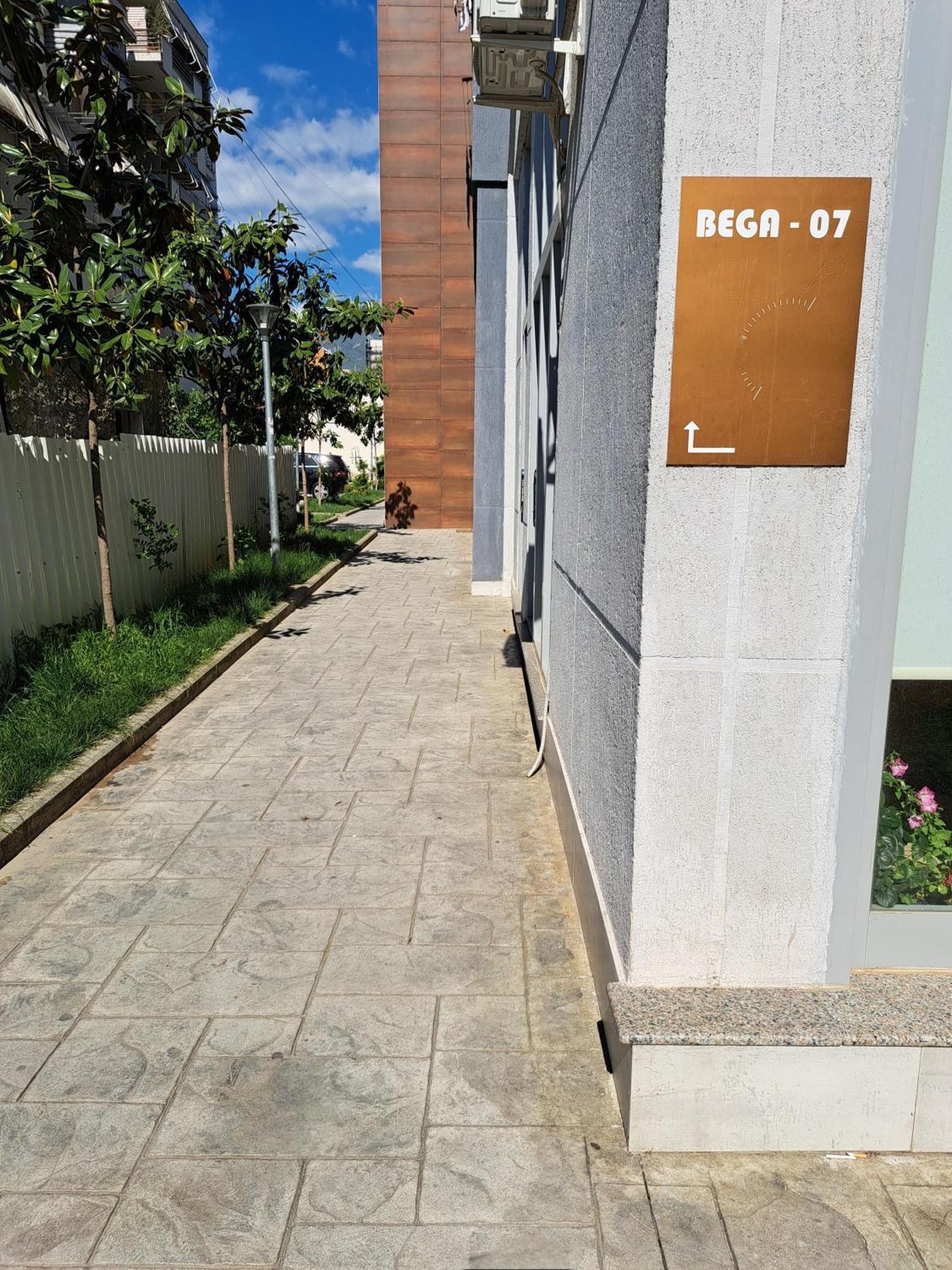 Pazari Luxury Central Apartment Tirana Esterno foto