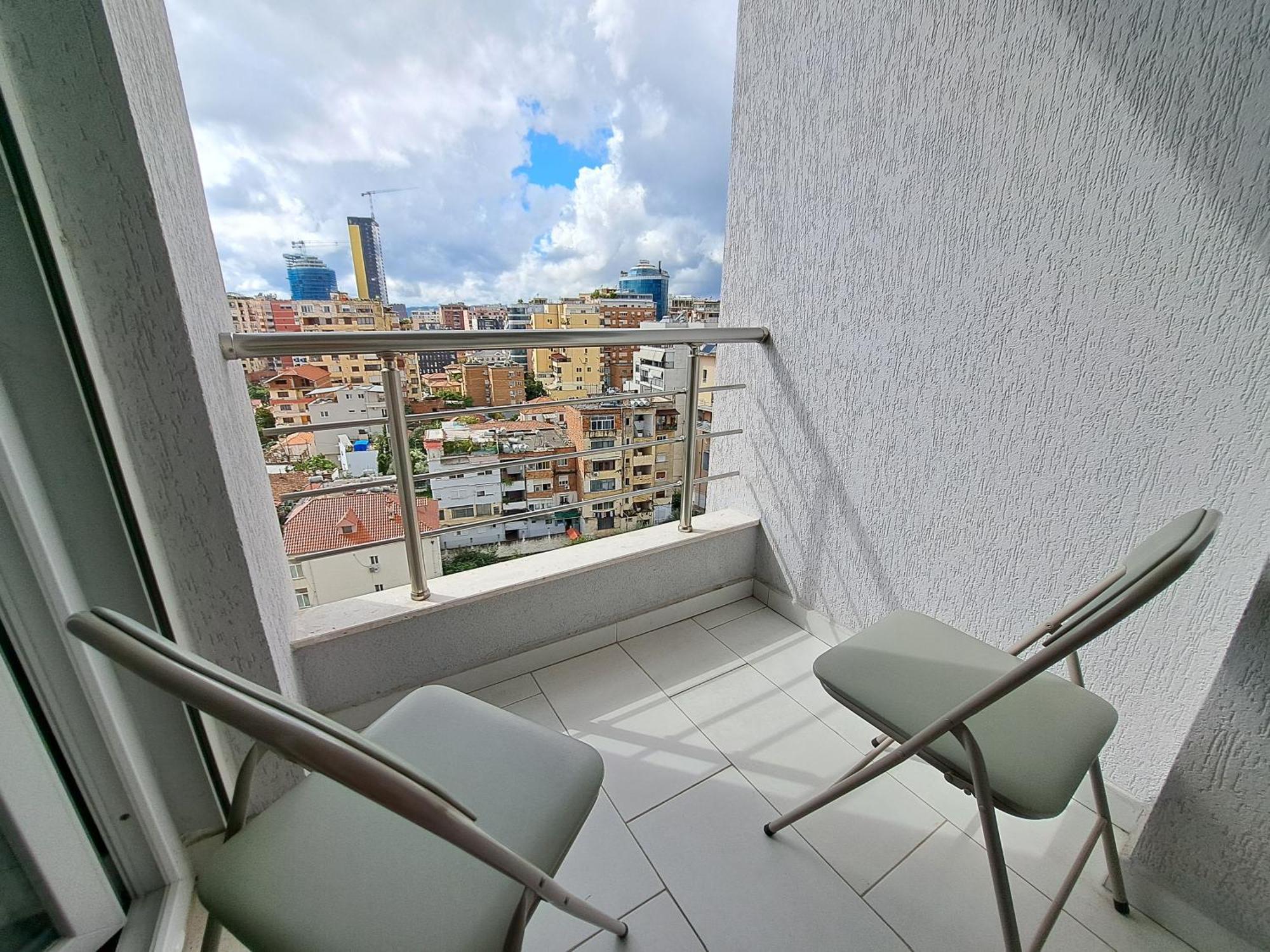 Pazari Luxury Central Apartment Tirana Esterno foto